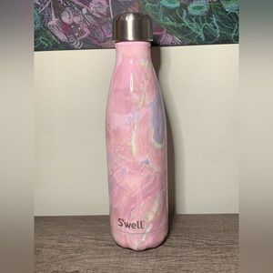 Swell water bottle